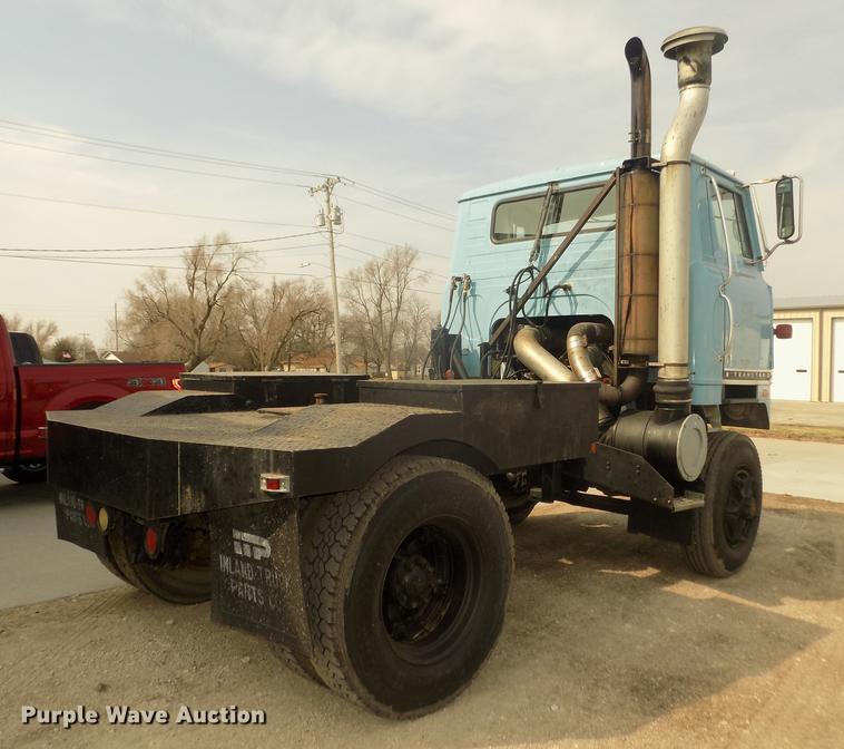 image for item DD2788 1979 International C04070B semi truck