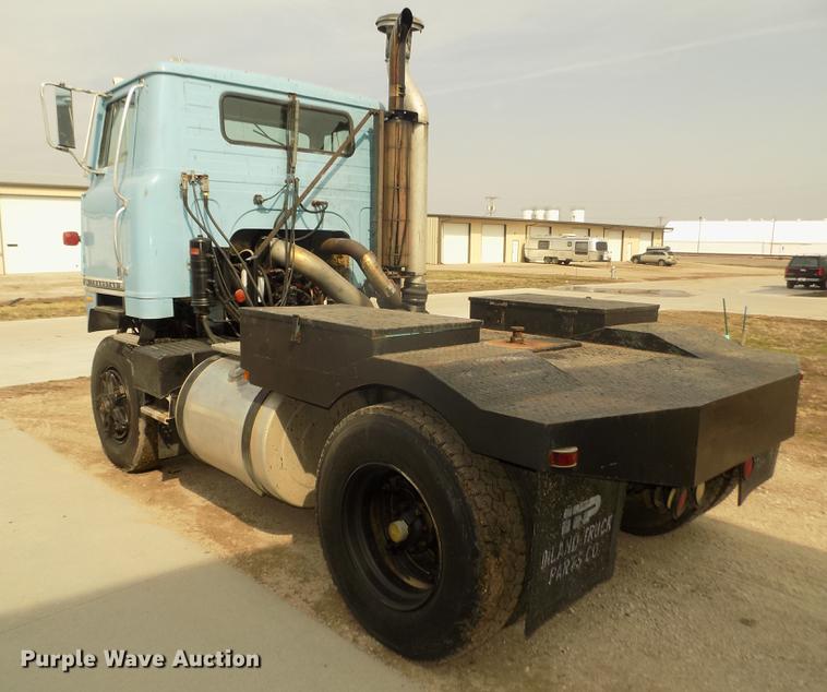 image for item DD2788 1979 International C04070B semi truck