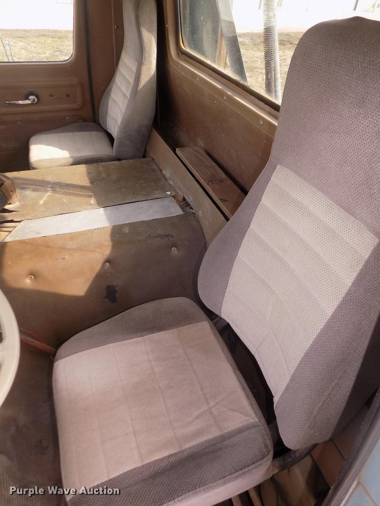 image for item DD2788 1979 International C04070B semi truck