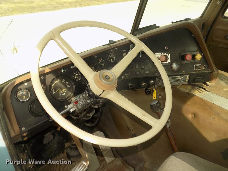 image for item DD2788 1979 International C04070B semi truck