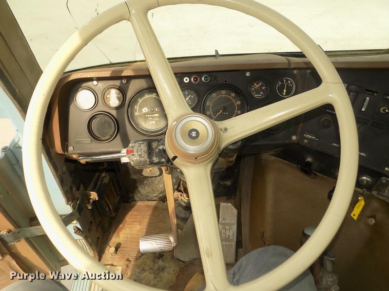 image for item DD2788 1979 International C04070B semi truck