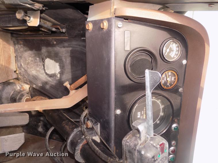 image for item DD2788 1979 International C04070B semi truck