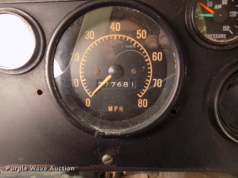 image for item DD2788 1979 International C04070B semi truck