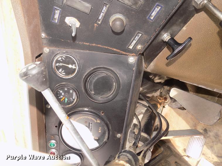 image for item DD2788 1979 International C04070B semi truck