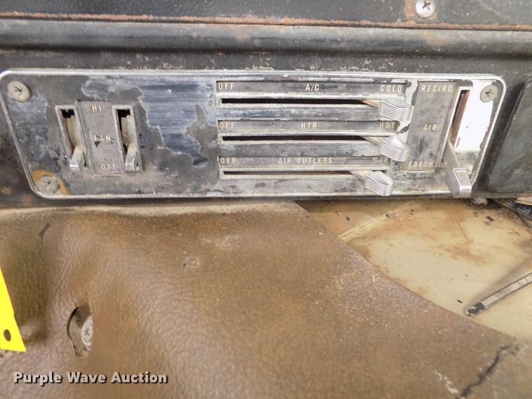 image for item DD2788 1979 International C04070B semi truck