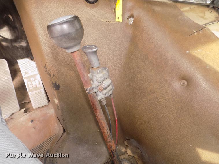 image for item DD2788 1979 International C04070B semi truck