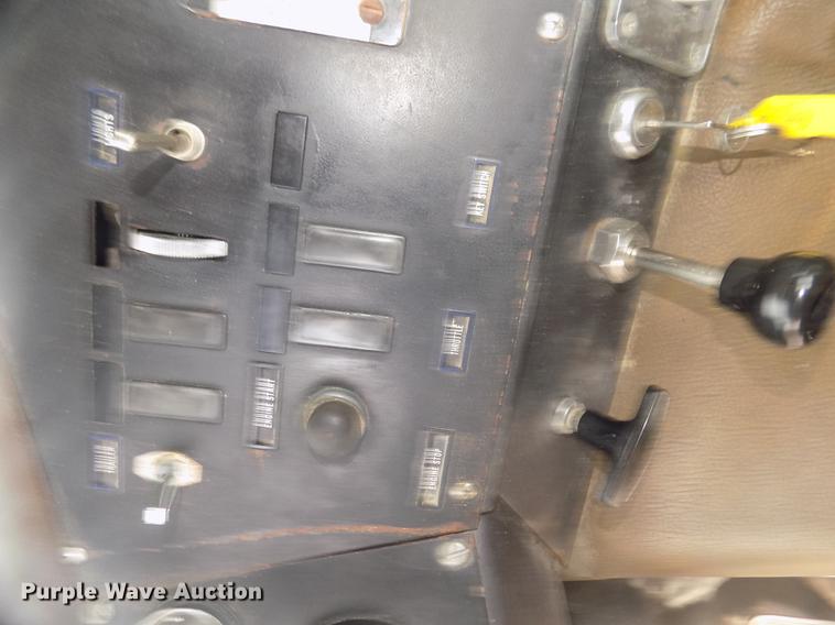 image for item DD2788 1979 International C04070B semi truck