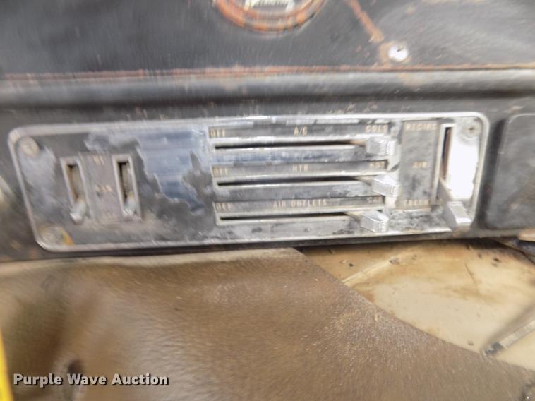 image for item DD2788 1979 International C04070B semi truck