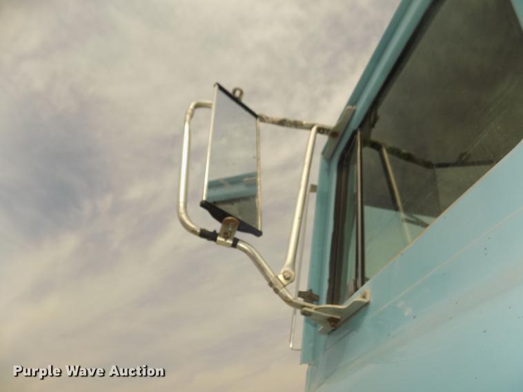 image for item DD2788 1979 International C04070B semi truck