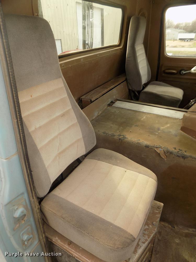 image for item DD2788 1979 International C04070B semi truck