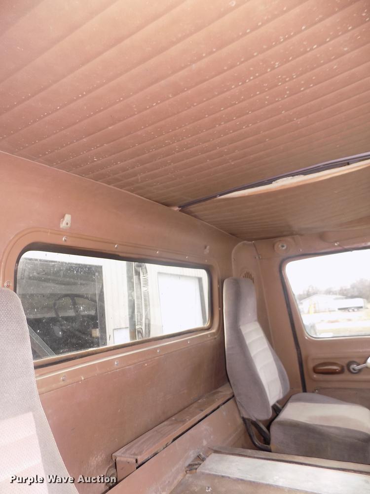 image for item DD2788 1979 International C04070B semi truck