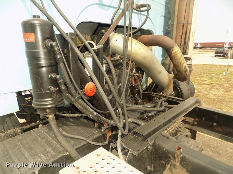 image for item DD2788 1979 International C04070B semi truck