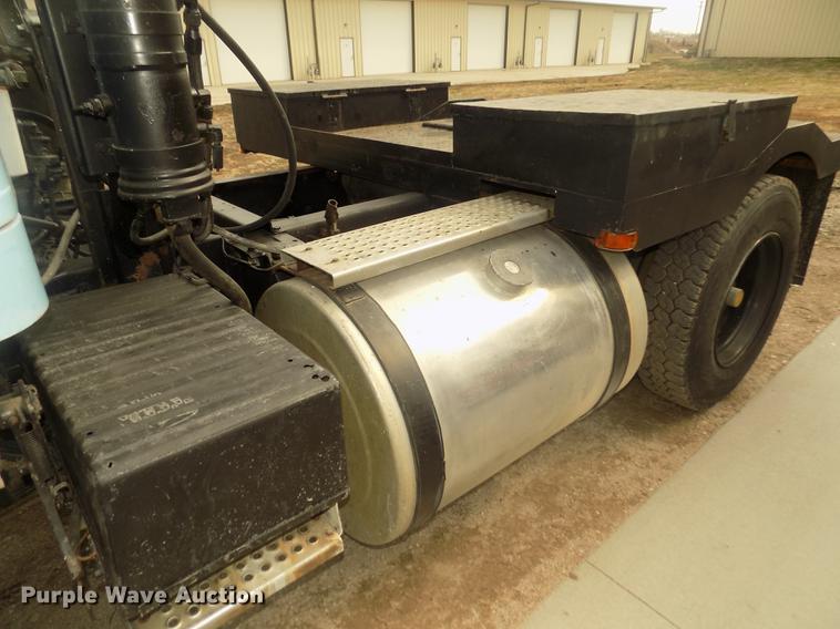 image for item DD2788 1979 International C04070B semi truck