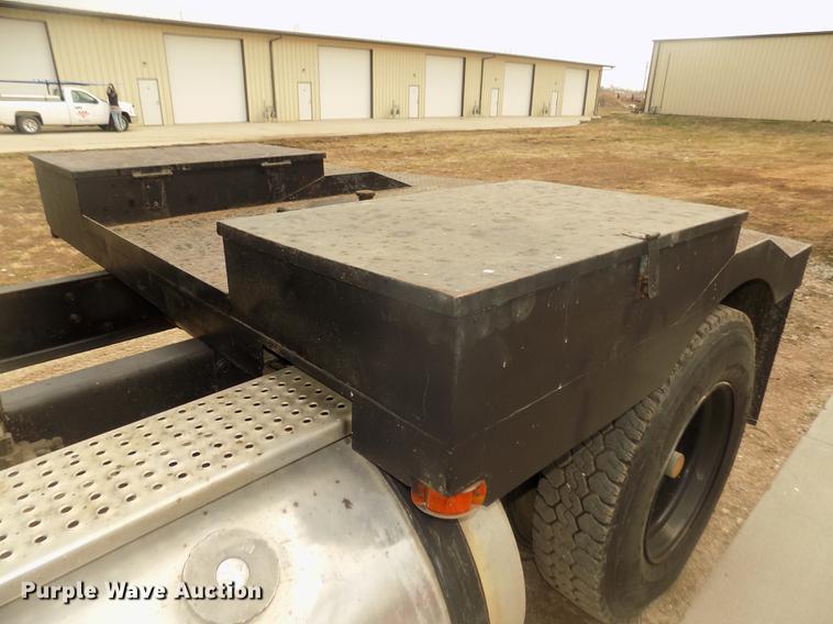 image for item DD2788 1979 International C04070B semi truck