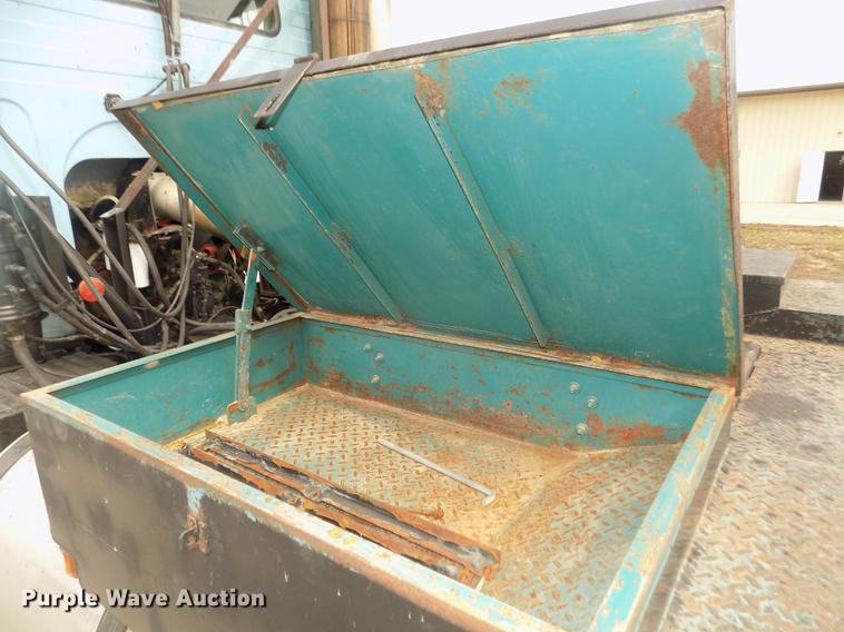 image for item DD2788 1979 International C04070B semi truck