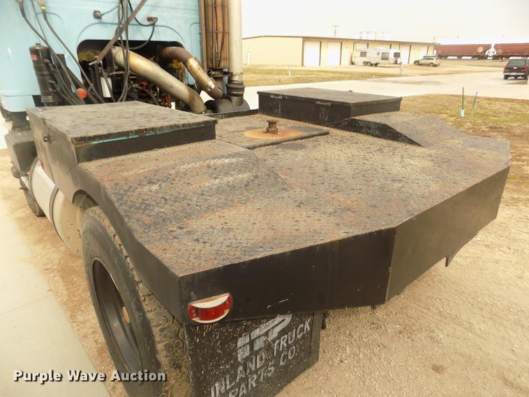 image for item DD2788 1979 International C04070B semi truck