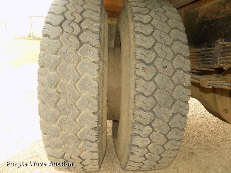 image for item DD2788 1979 International C04070B semi truck