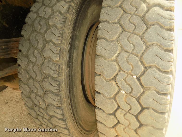 image for item DD2788 1979 International C04070B semi truck