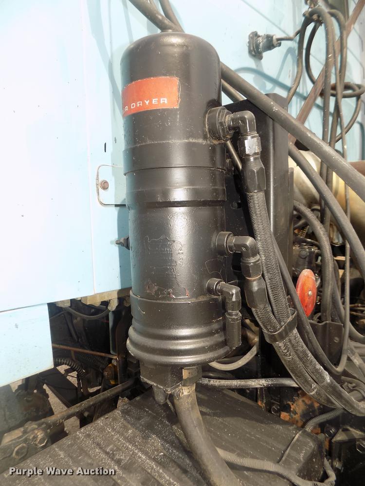 image for item DD2788 1979 International C04070B semi truck