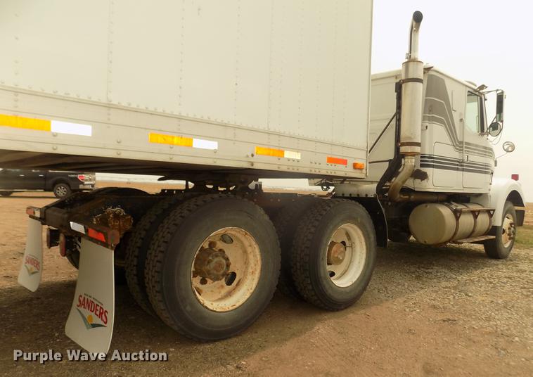 image for item DD2794 1987 White Volvo WIM semi truck