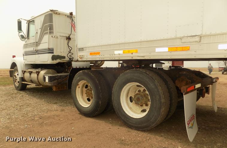 image for item DD2794 1987 White Volvo WIM semi truck
