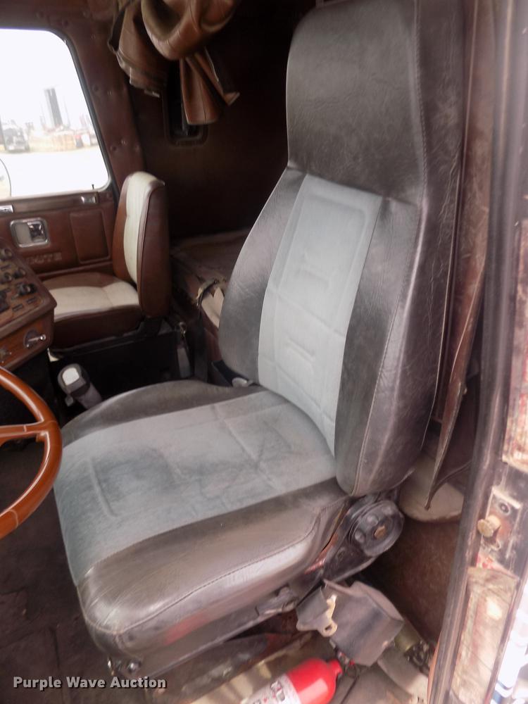 image for item DD2794 1987 White Volvo WIM semi truck