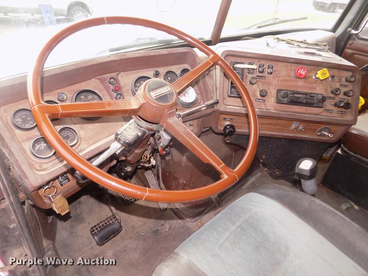 image for item DD2794 1987 White Volvo WIM semi truck