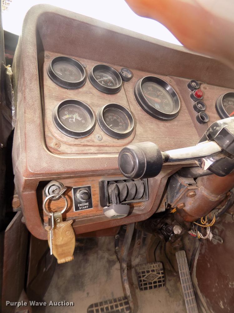 image for item DD2794 1987 White Volvo WIM semi truck