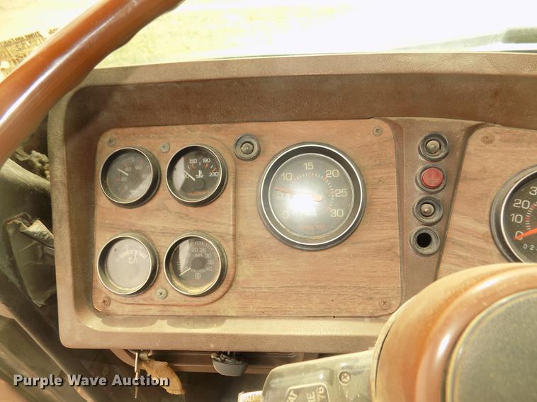 image for item DD2794 1987 White Volvo WIM semi truck