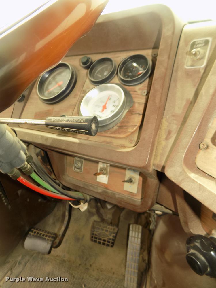 image for item DD2794 1987 White Volvo WIM semi truck