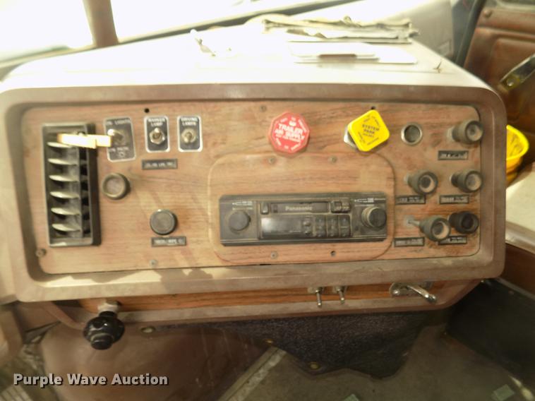 image for item DD2794 1987 White Volvo WIM semi truck