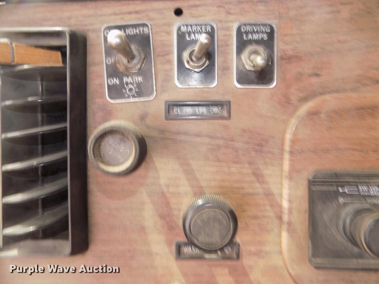 image for item DD2794 1987 White Volvo WIM semi truck