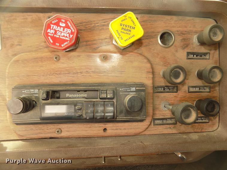 image for item DD2794 1987 White Volvo WIM semi truck