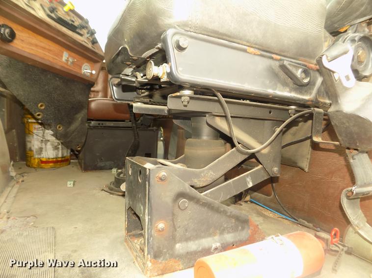 image for item DD2794 1987 White Volvo WIM semi truck