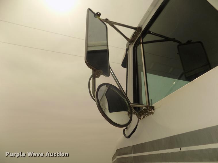 image for item DD2794 1987 White Volvo WIM semi truck