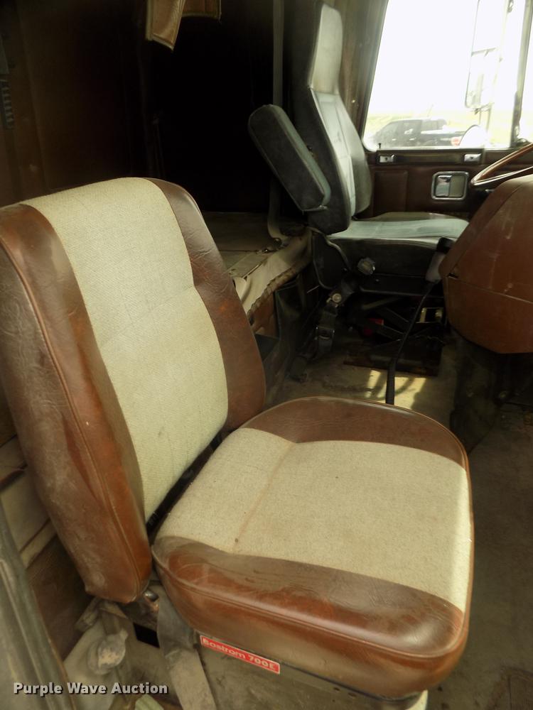 image for item DD2794 1987 White Volvo WIM semi truck