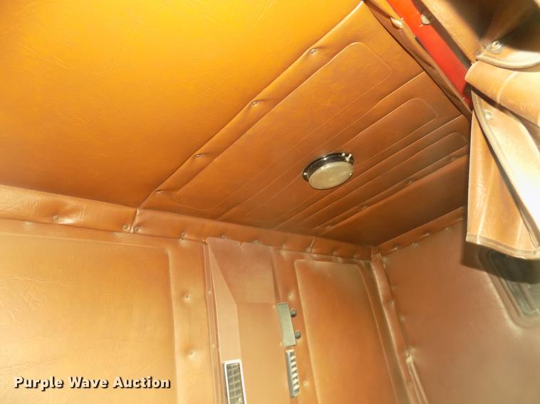 image for item DD2794 1987 White Volvo WIM semi truck