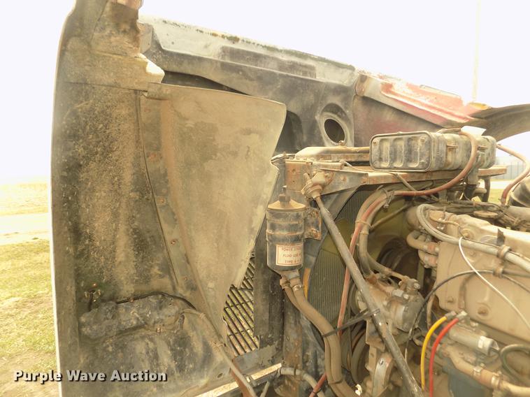 image for item DD2794 1987 White Volvo WIM semi truck