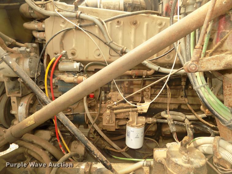 image for item DD2794 1987 White Volvo WIM semi truck