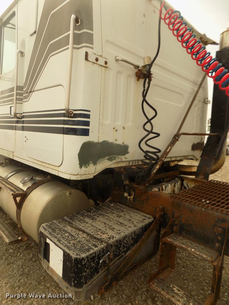 image for item DD2794 1987 White Volvo WIM semi truck