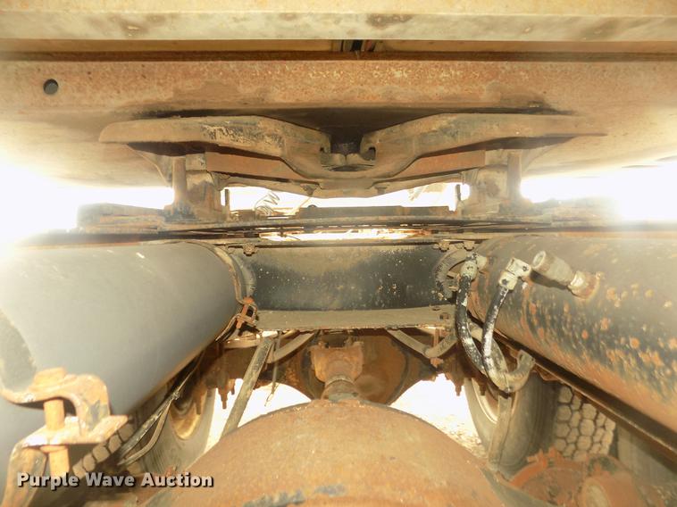 image for item DD2794 1987 White Volvo WIM semi truck