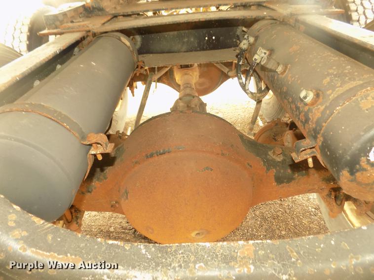 image for item DD2794 1987 White Volvo WIM semi truck