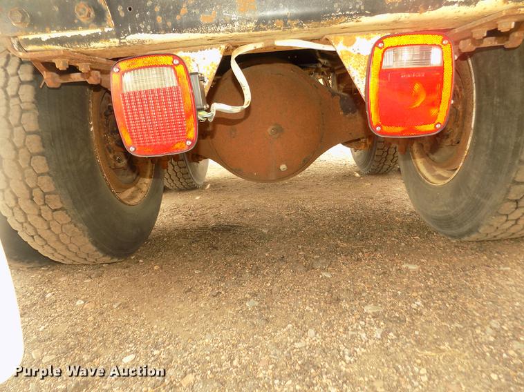 image for item DD2794 1987 White Volvo WIM semi truck