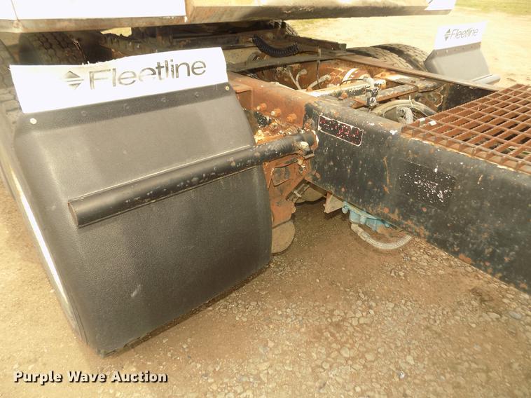 image for item DD2794 1987 White Volvo WIM semi truck