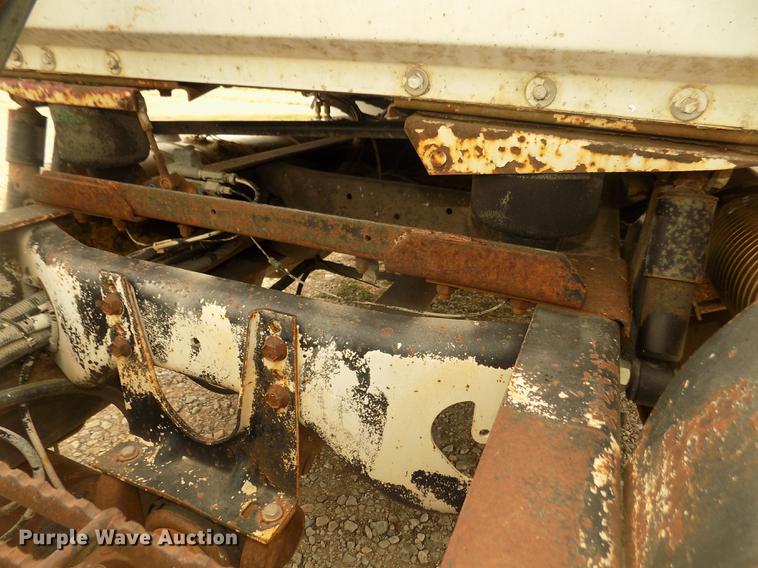 image for item DD2794 1987 White Volvo WIM semi truck