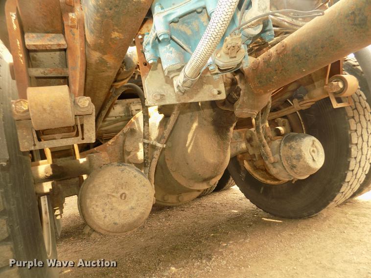 image for item DD2794 1987 White Volvo WIM semi truck