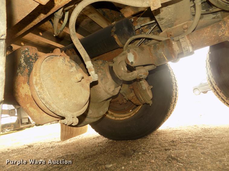 image for item DD2794 1987 White Volvo WIM semi truck