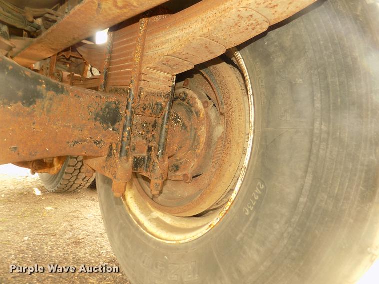 image for item DD2794 1987 White Volvo WIM semi truck