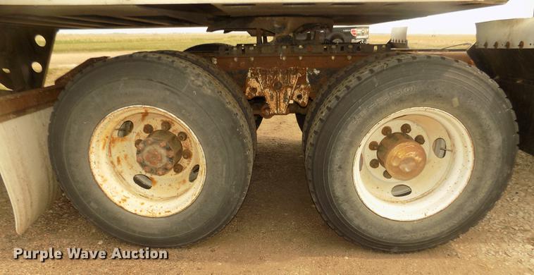 image for item DD2794 1987 White Volvo WIM semi truck