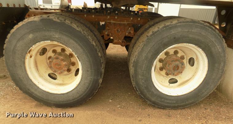 image for item DD2794 1987 White Volvo WIM semi truck